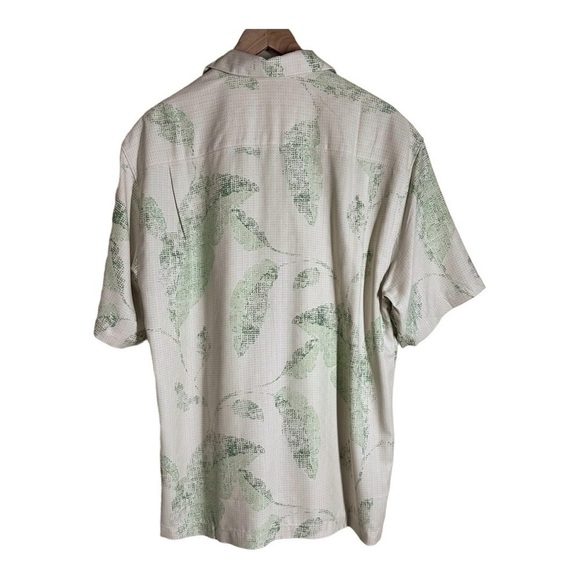 Tommy Bahama Silk Short Sleeve Button Down Shirt Size Medium - Picture 2 of 7